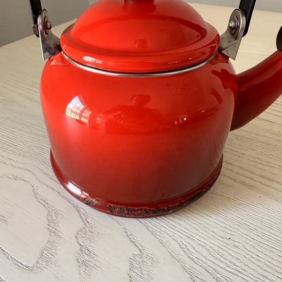 Le Creuset Whistling Tea Kettle 1.25 Quarts 1.1L Teapot Red Enamel - Picture 8 of 9